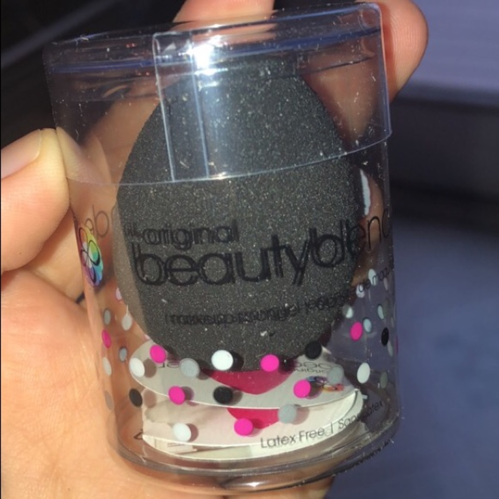 Unopened brand new beauty blender in black